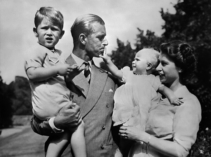 książę Filip z dziećmi