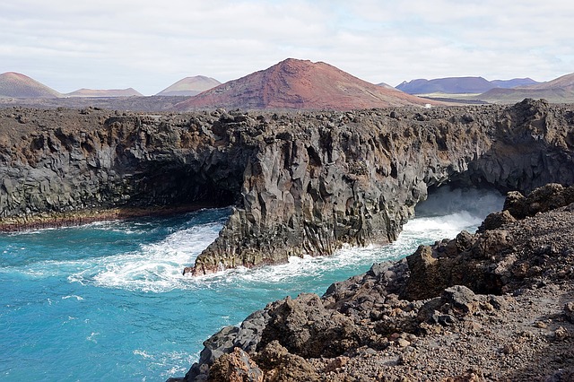 Lanzarote słynie z niepowtarzalnego wulkanicznego krajobrazu